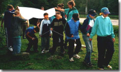 На данном снимке в эту игру играют воспитанники хр. лагеря 'Компас', 2002 г.